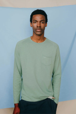Essential Unisex Long-sleeved T-Shirt