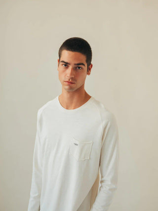 Essential Unisex Long-sleeved T-Shirt