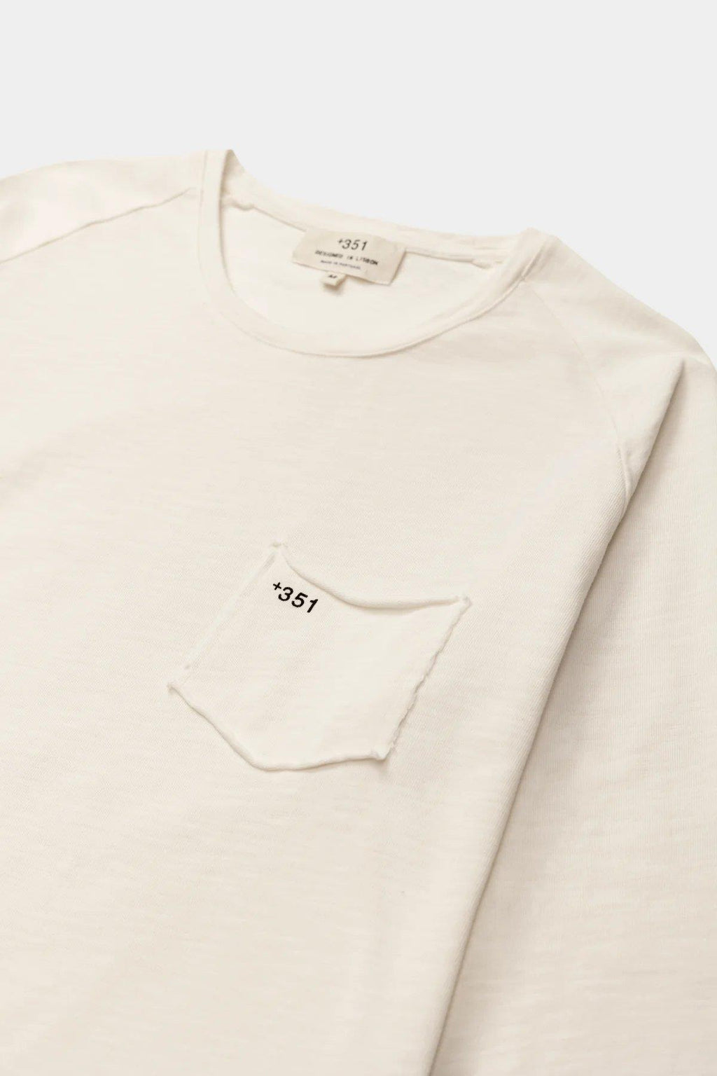 Essential Unisex Long-sleeved T-Shirt