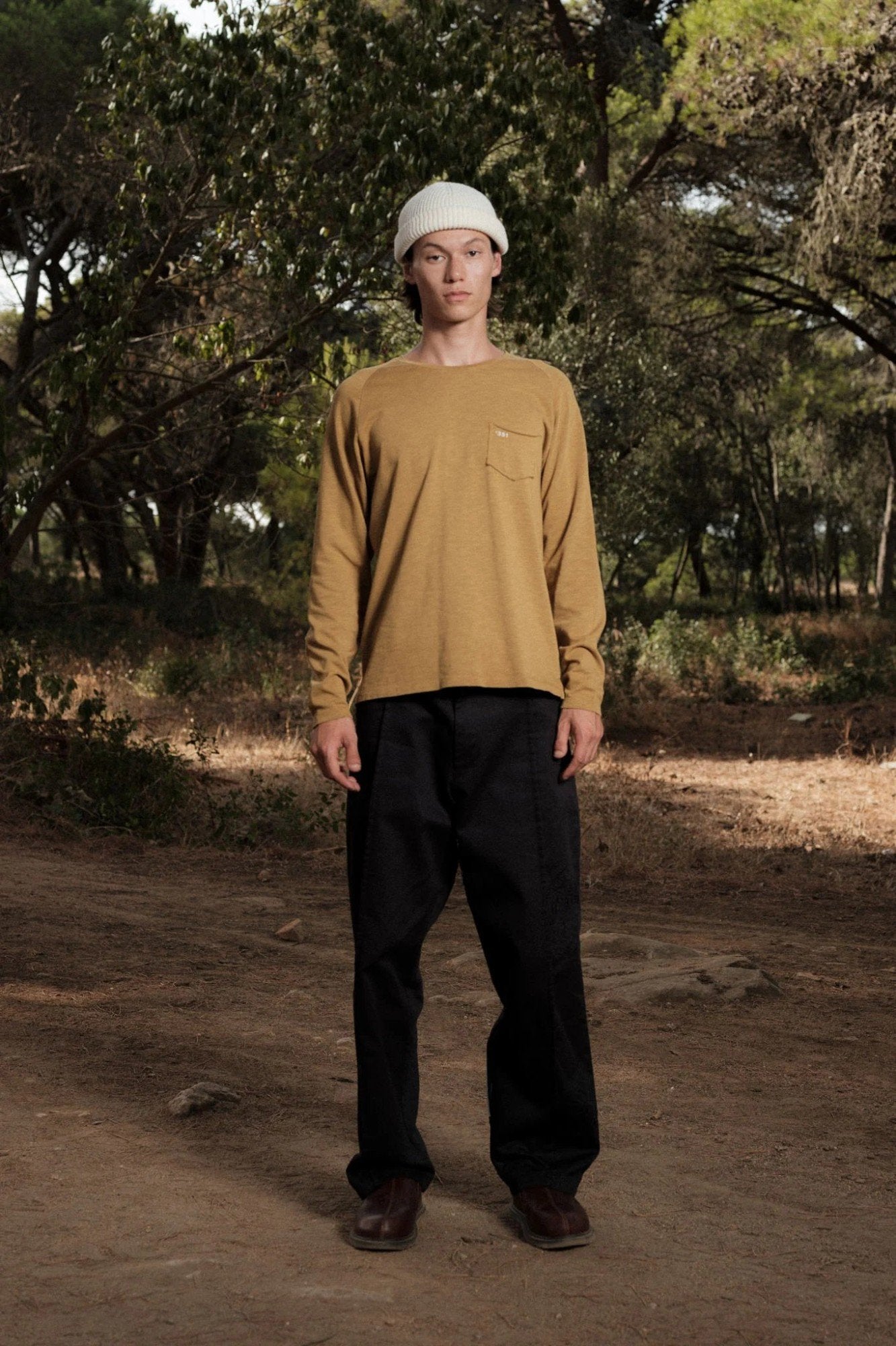 Essential Unisex Long-sleeved T-Shirt