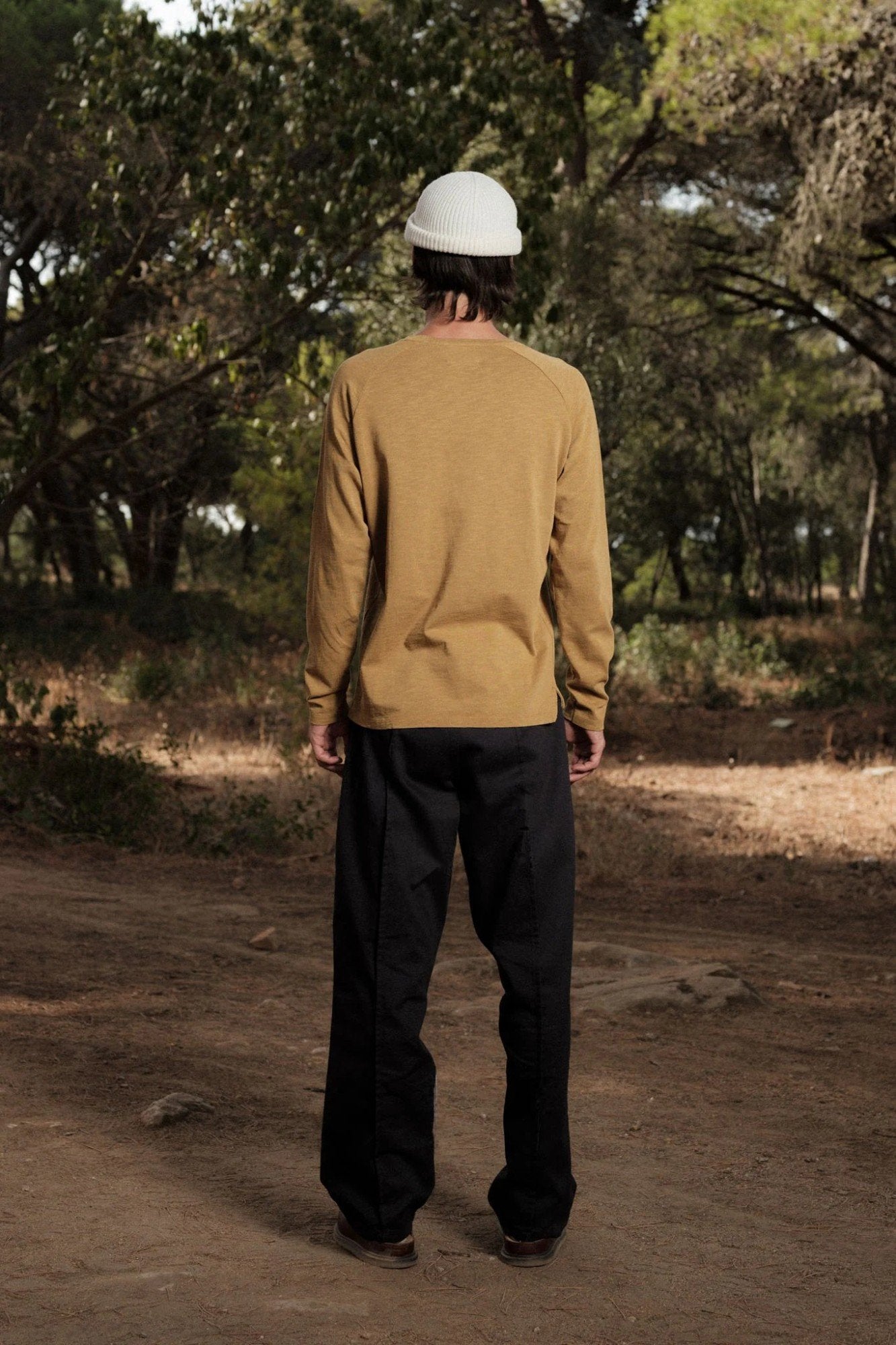 Essential Unisex Long-sleeved T-Shirt