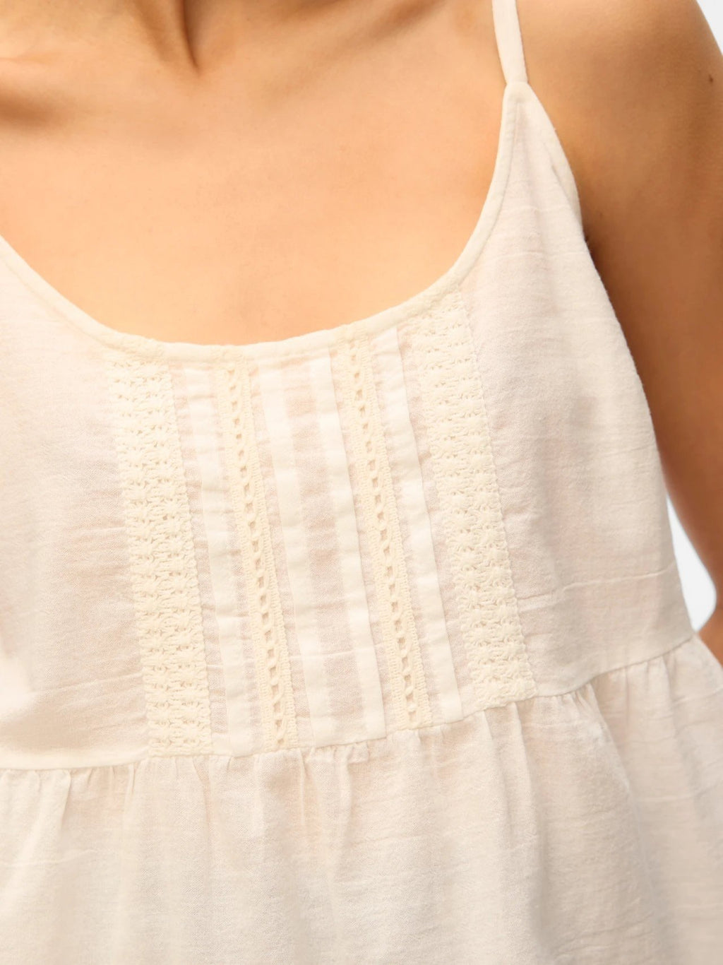 Pretty Sleeveless Top - Vero Moda