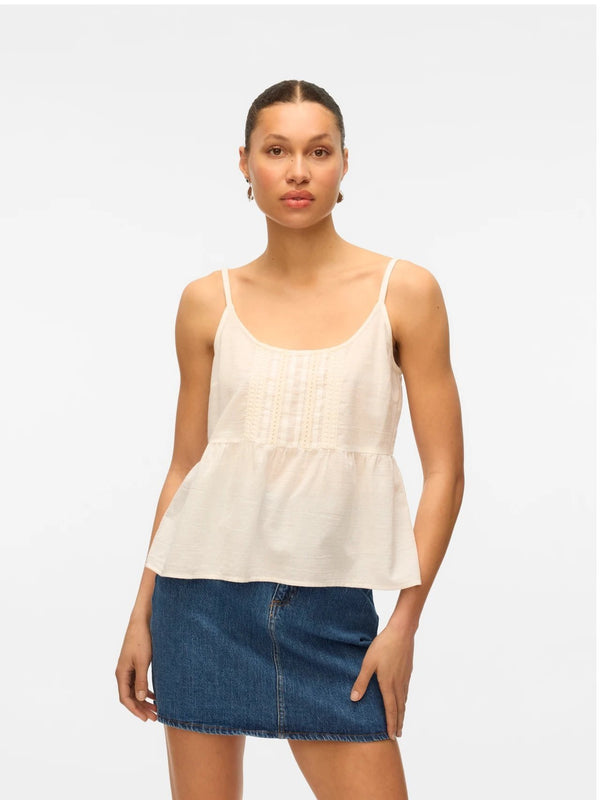 Pretty Sleeveless Top - Vero Moda