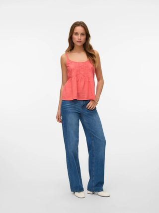 Pretty Sleeveless Top - Vero Moda