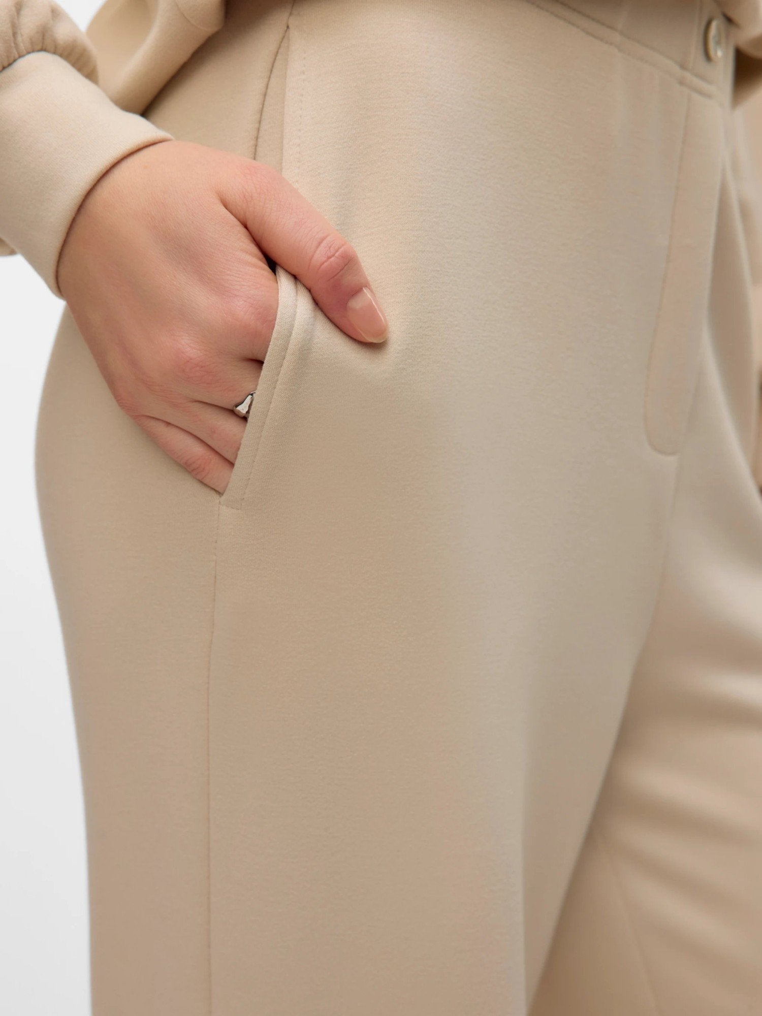 VMHALI High-Waist Trousers