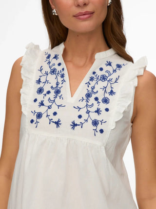 Hannah Chambray-Top mit V-Ausschnitt, Stickerei und Rüschen