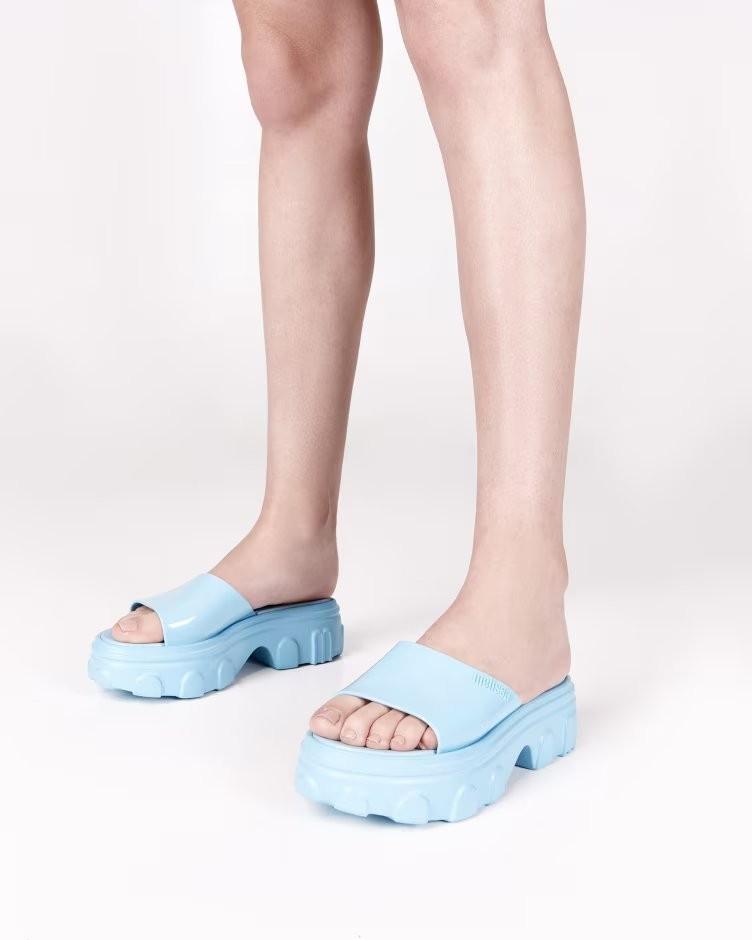 Ella Glossy Sky Blue Bold Platform Slide - Melissa