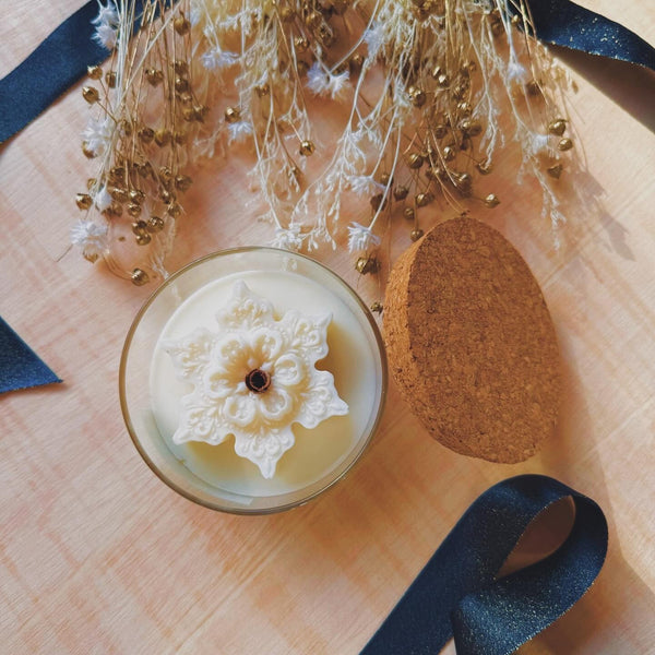 Ginger, Cinnamon, and Cloves Snowflake Candle 200g - Cerá.