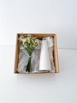 White Matte Vase Protector With Flowers Box - Aqui Há Peça