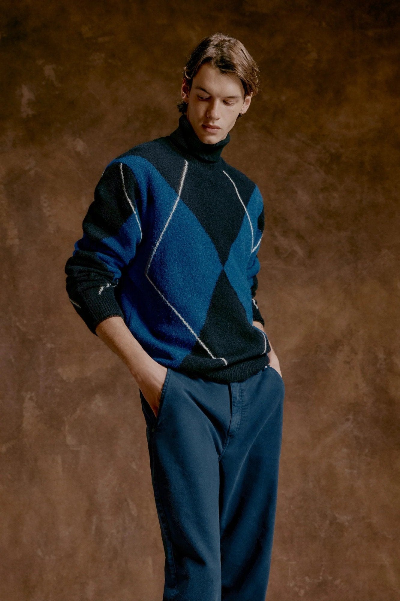 Niko Round Pullover