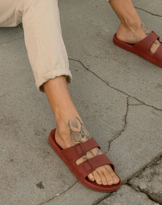 Linus Burgundy Slides