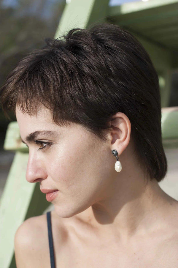 Lorena Oxidized Silver Earring with Pearl - Inês Telles