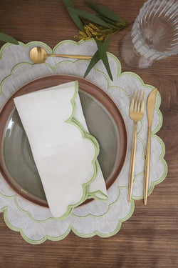 Íris Ivory with Light Green Napkin - Aida Home Living