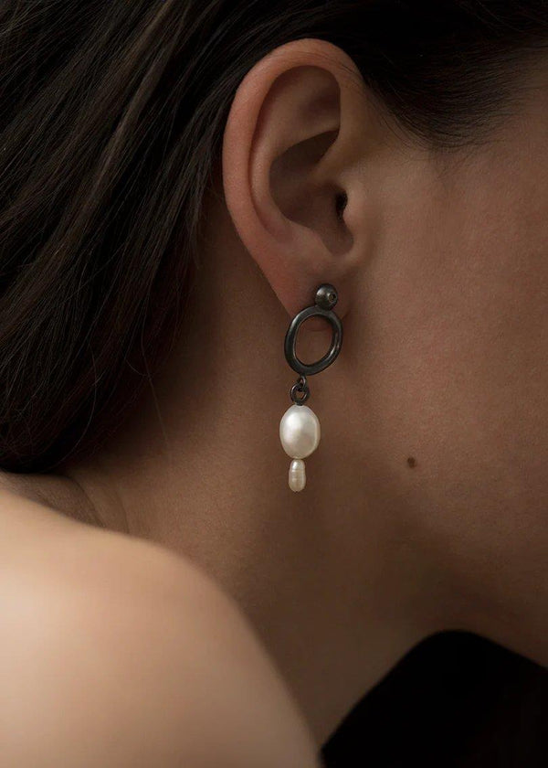 Azura Oxidized Earrings With Pearl - Inês Telles