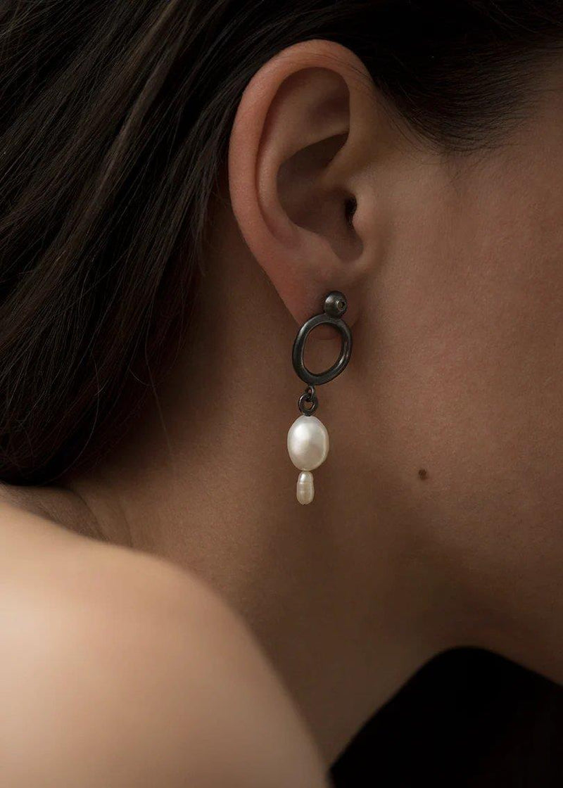 Azura Oxidized Earrings With Pearl - Inês Telles