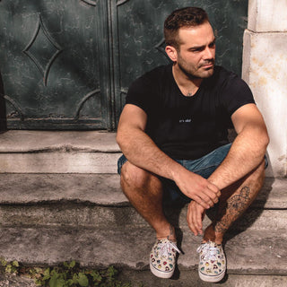 Essential Black T-Shirt - It´s Okay